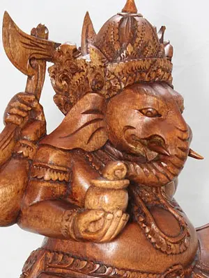 2.	Patung Kayu
