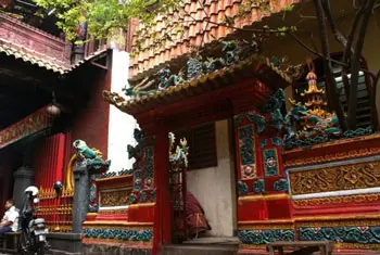 6. Kelenteng Hok Tek Hian, Surabaya