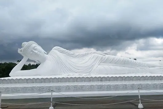 5 Patung Buddha Tidur yang Ada di Indonesia