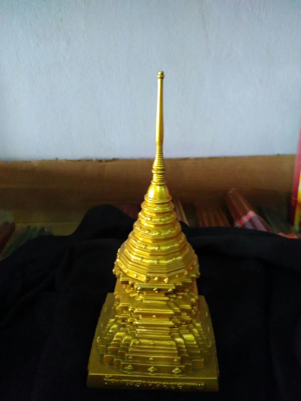 Patung Budha Tempat Relik Kuningan