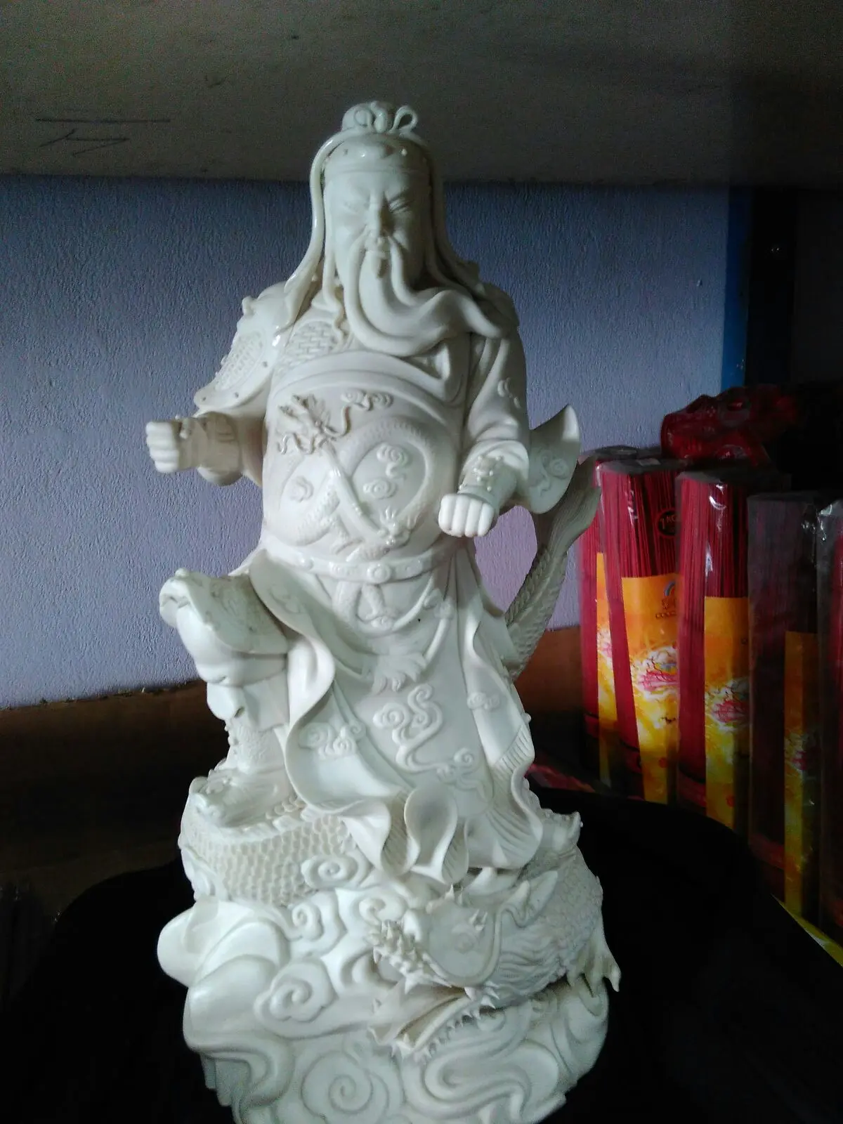 Patung Dewa Kwan Kong