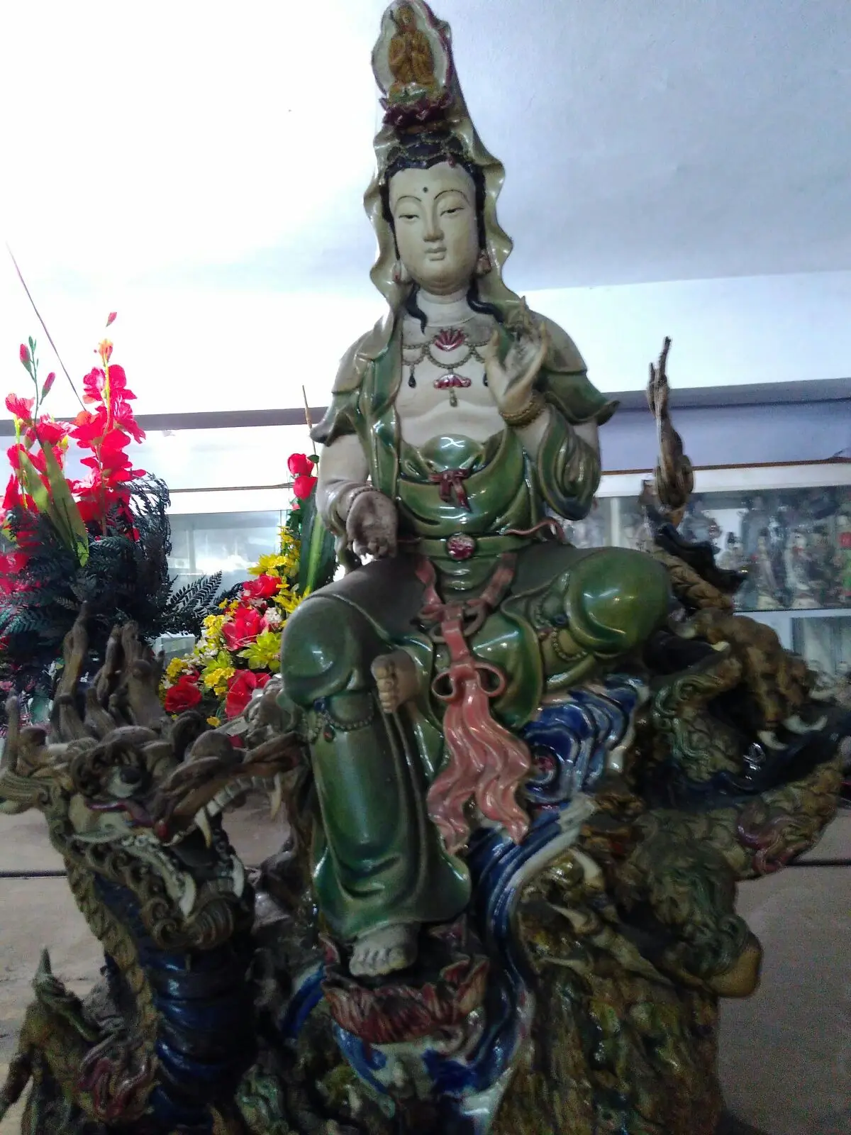 Patung Dewi Kwan Im