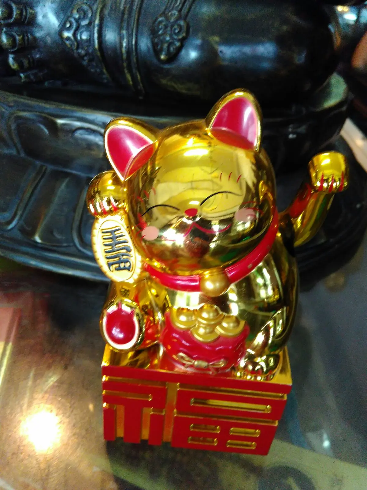 Patung Dewa Kucing Emas 3
