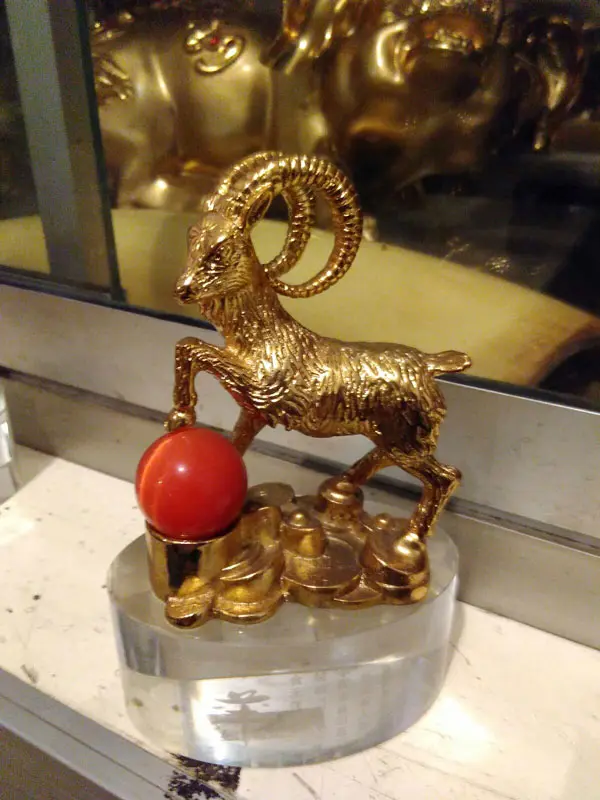 Patung Shio Kambing