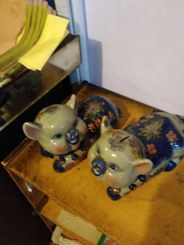Patung Hewan Babi Keramik