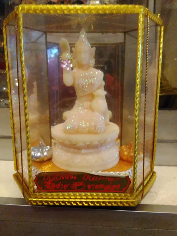 Patung Budha Nan Kuang Kaca