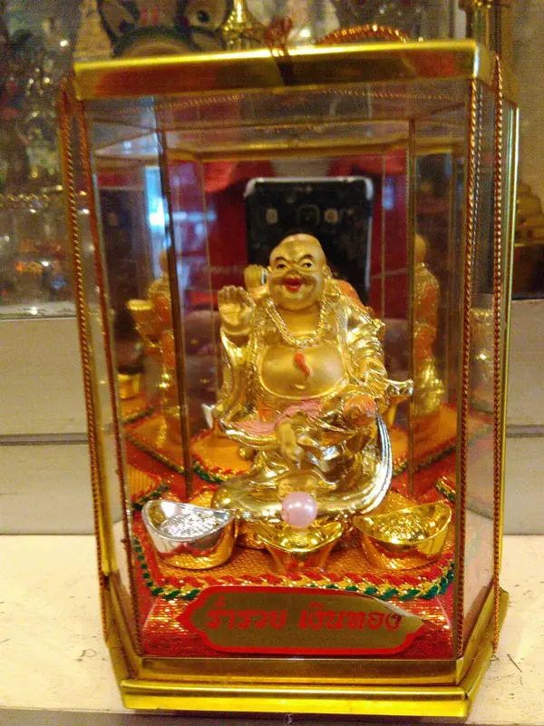 Patung Budha Julaihut Kaca